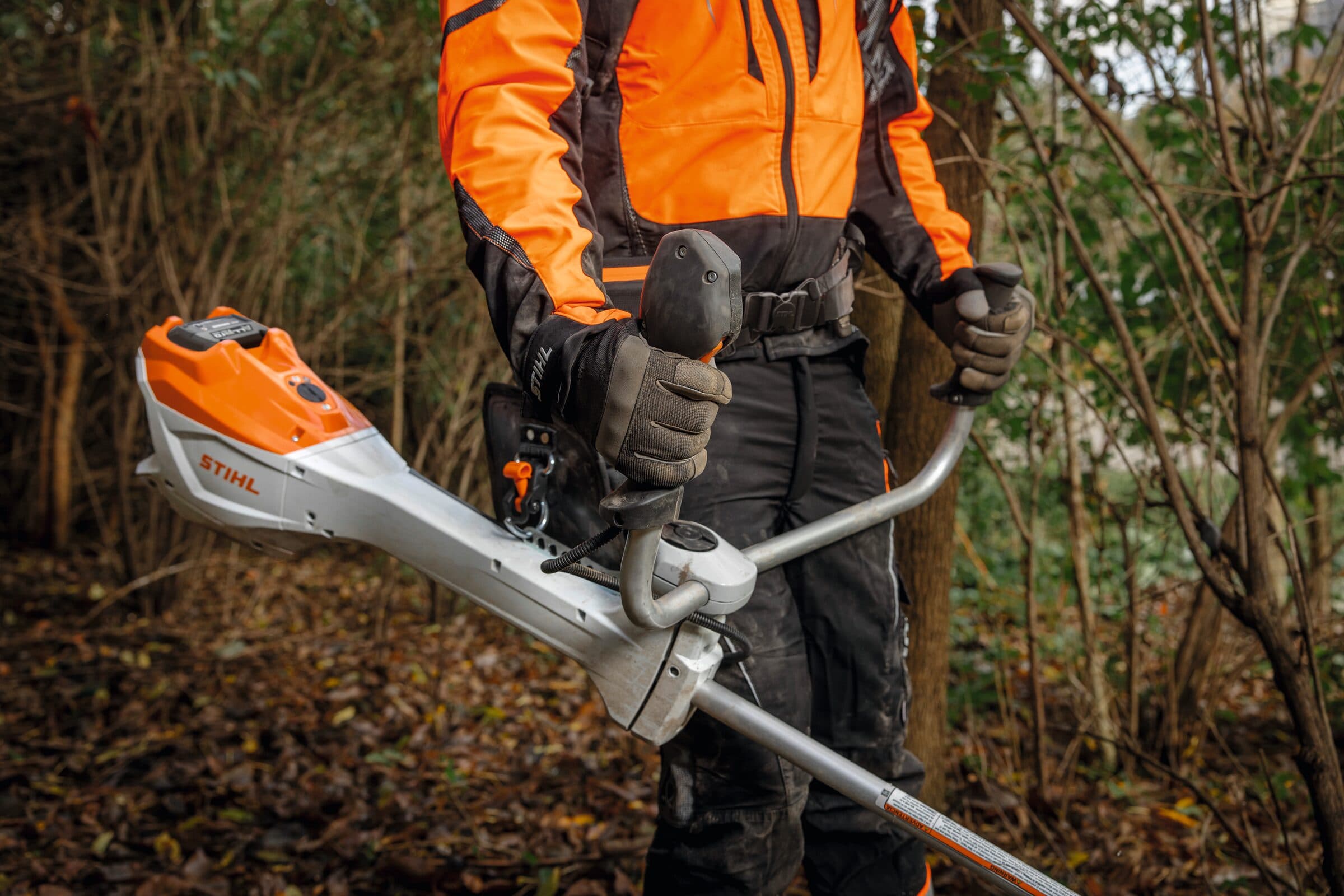 Podzimní akce STIHL – akumulátorová technika v podzimním lese